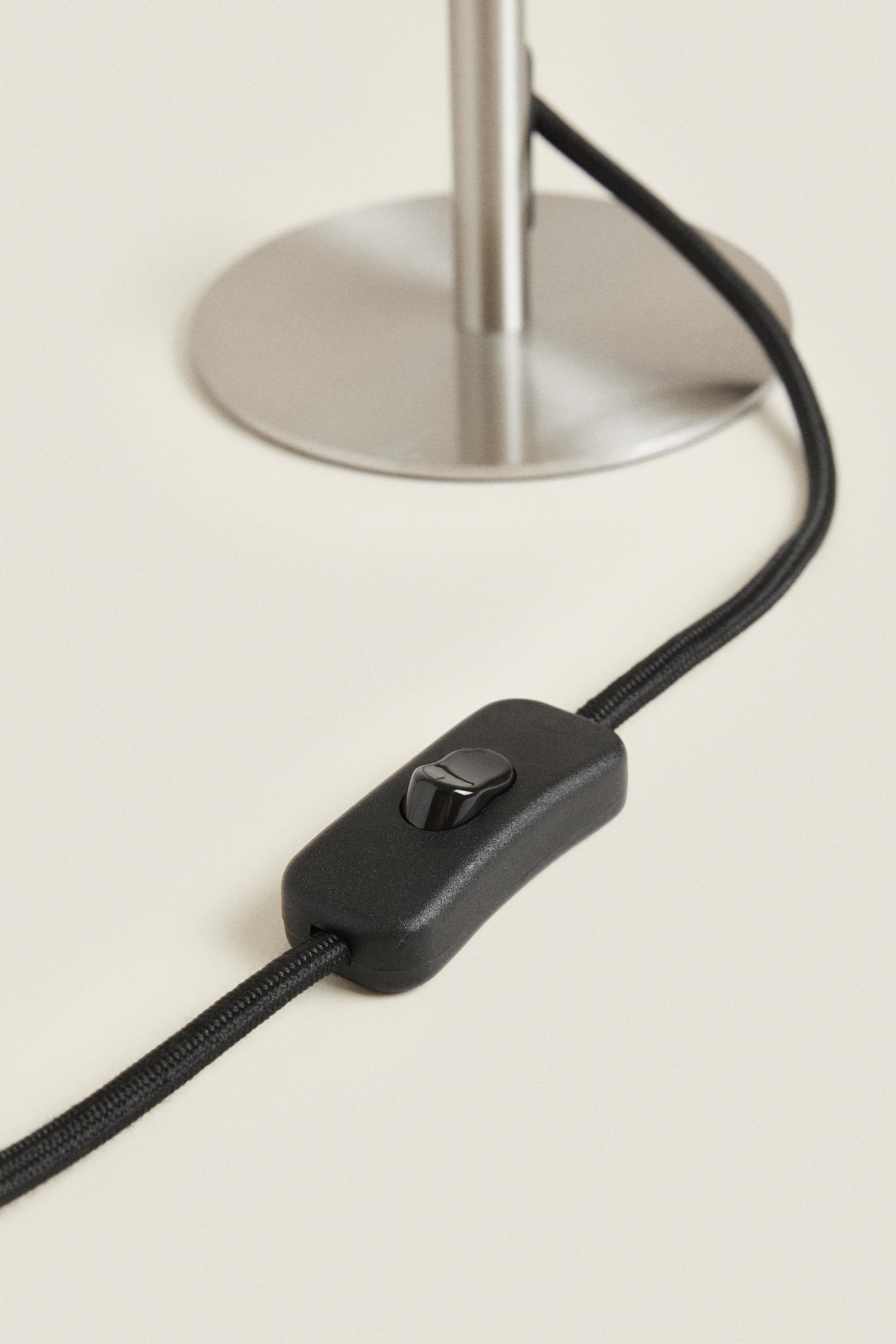 SMALL MONOCHROME TABLE LAMP