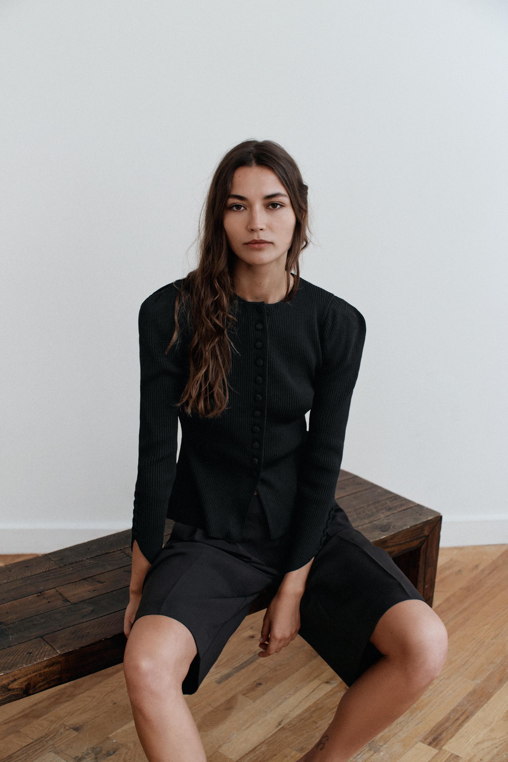 VESTE EN MAILLE À MANCHES BOUFFANTES
