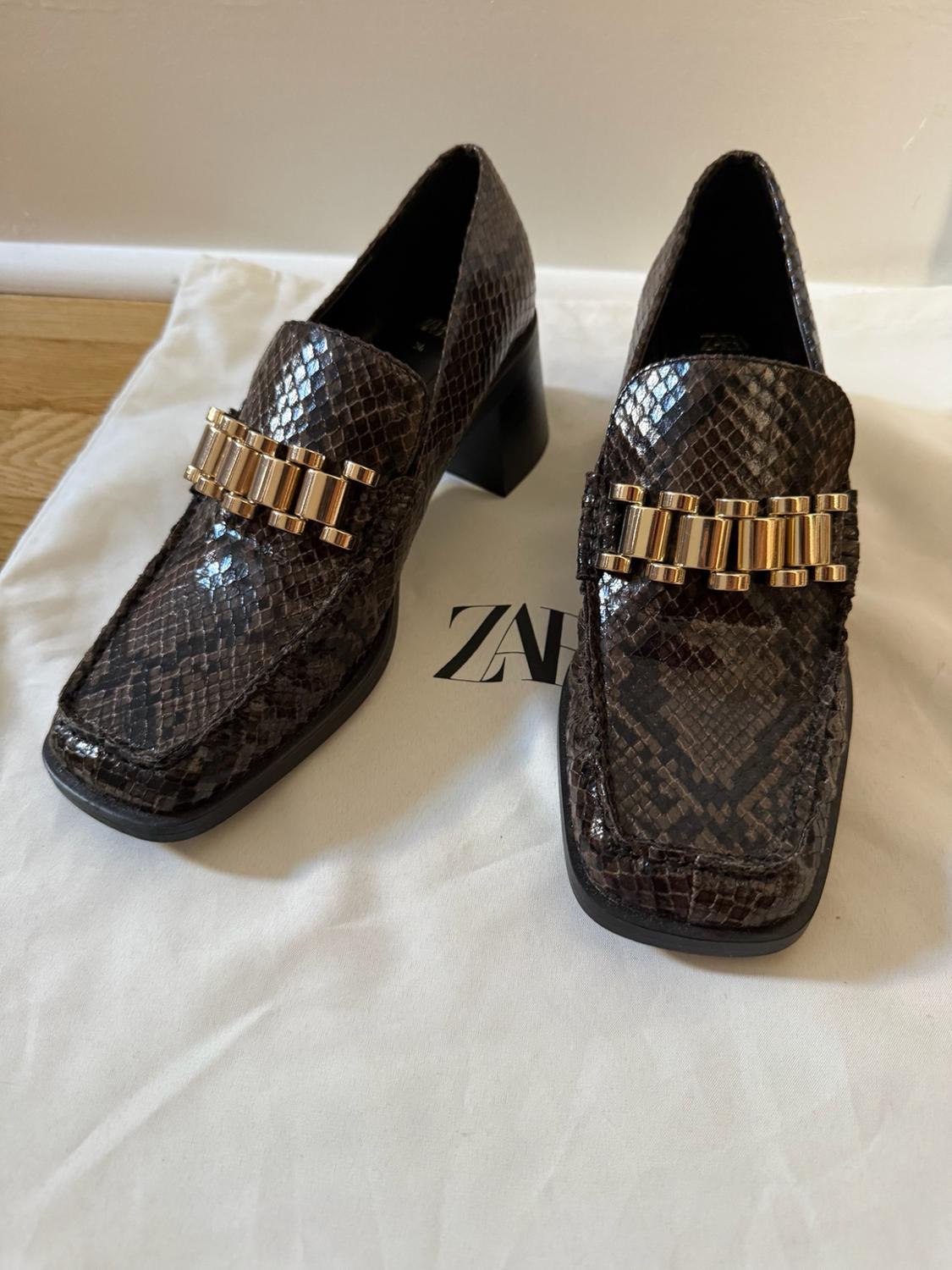 HEELED LOAFERS WITH BUCKLE - Image 3