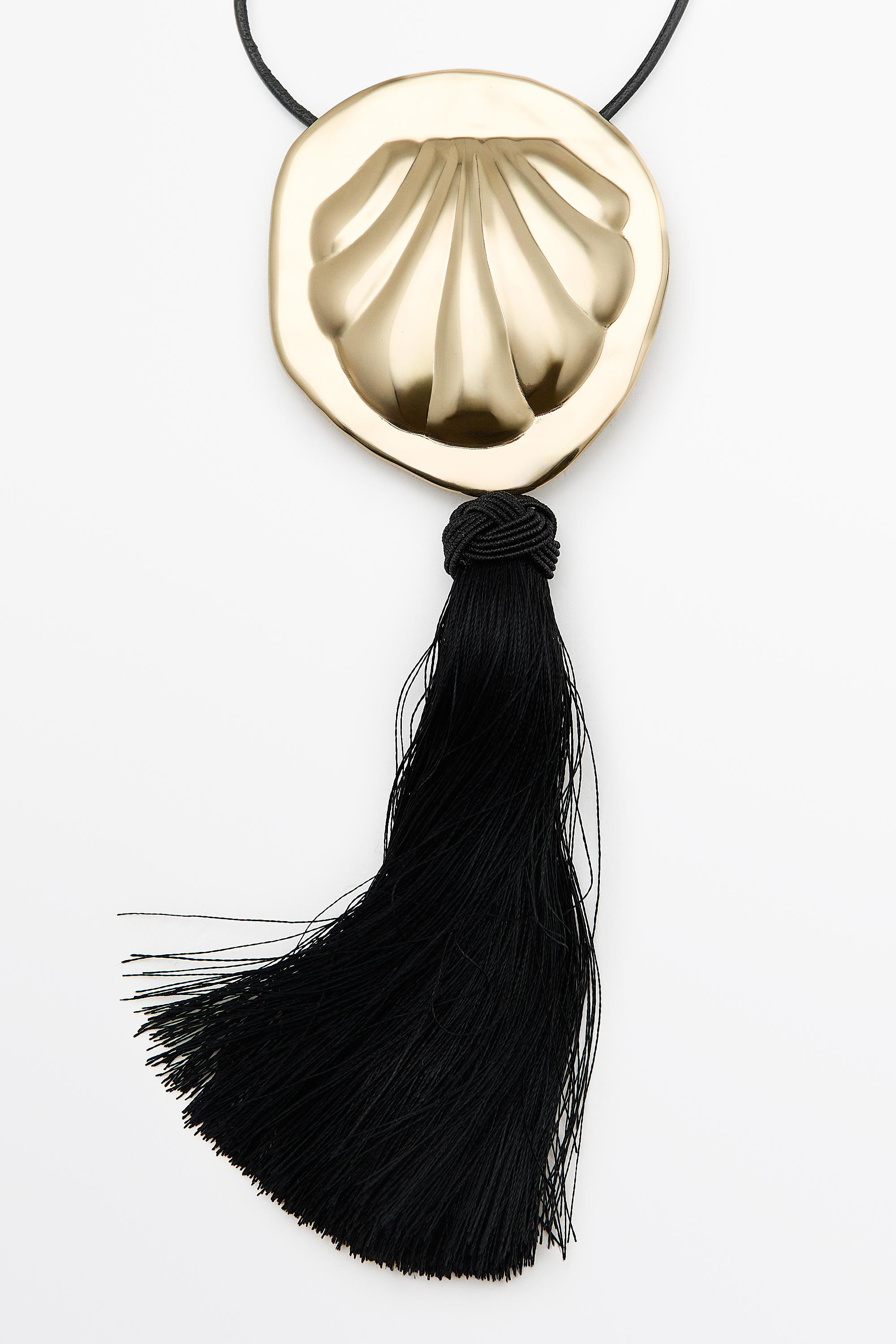 Shell pendant necklace with tassel