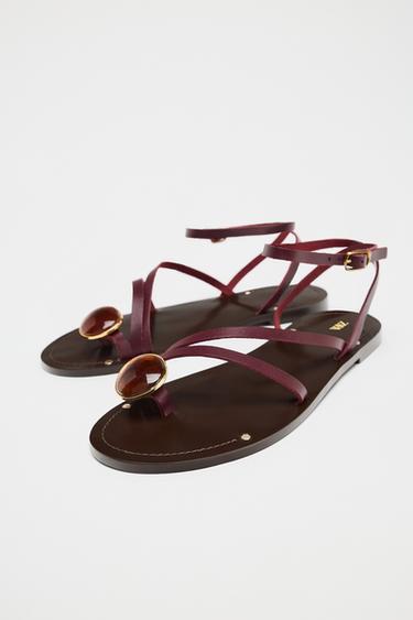 SANDALES PLATES EN CUIR AVEC BRIDES ET DÉCORATION - Bordeaux de Zara - Image 3