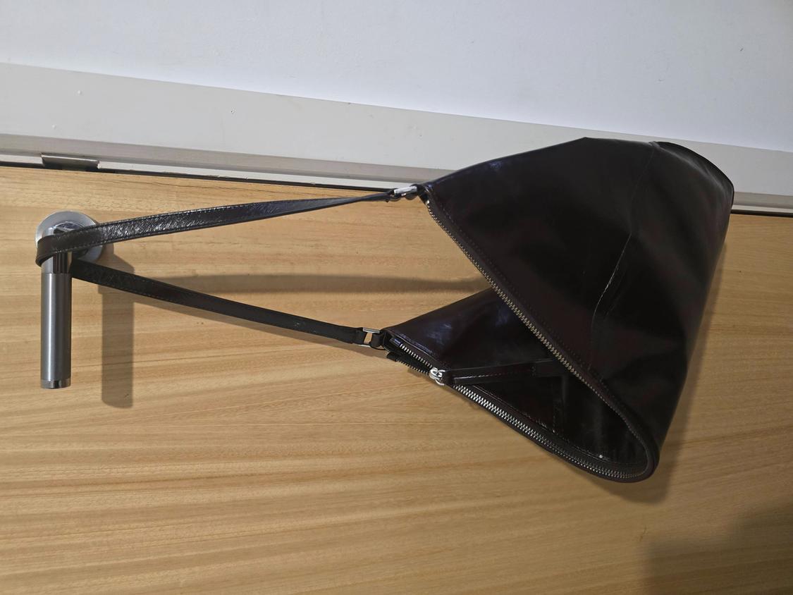 LEATHER SHOULDER BAG - Image 4