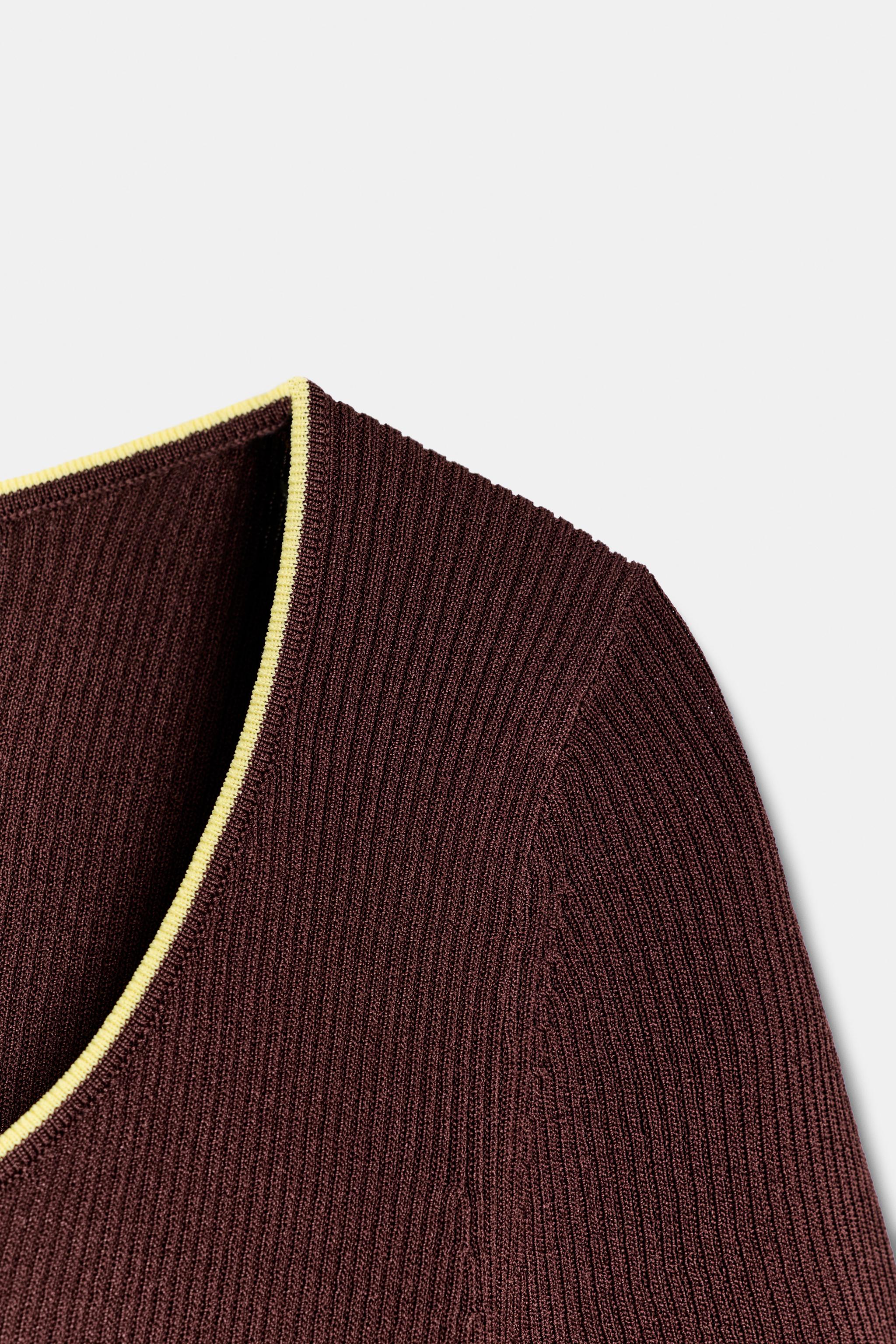 CONTRAST SHORT-SLEEVE TOP