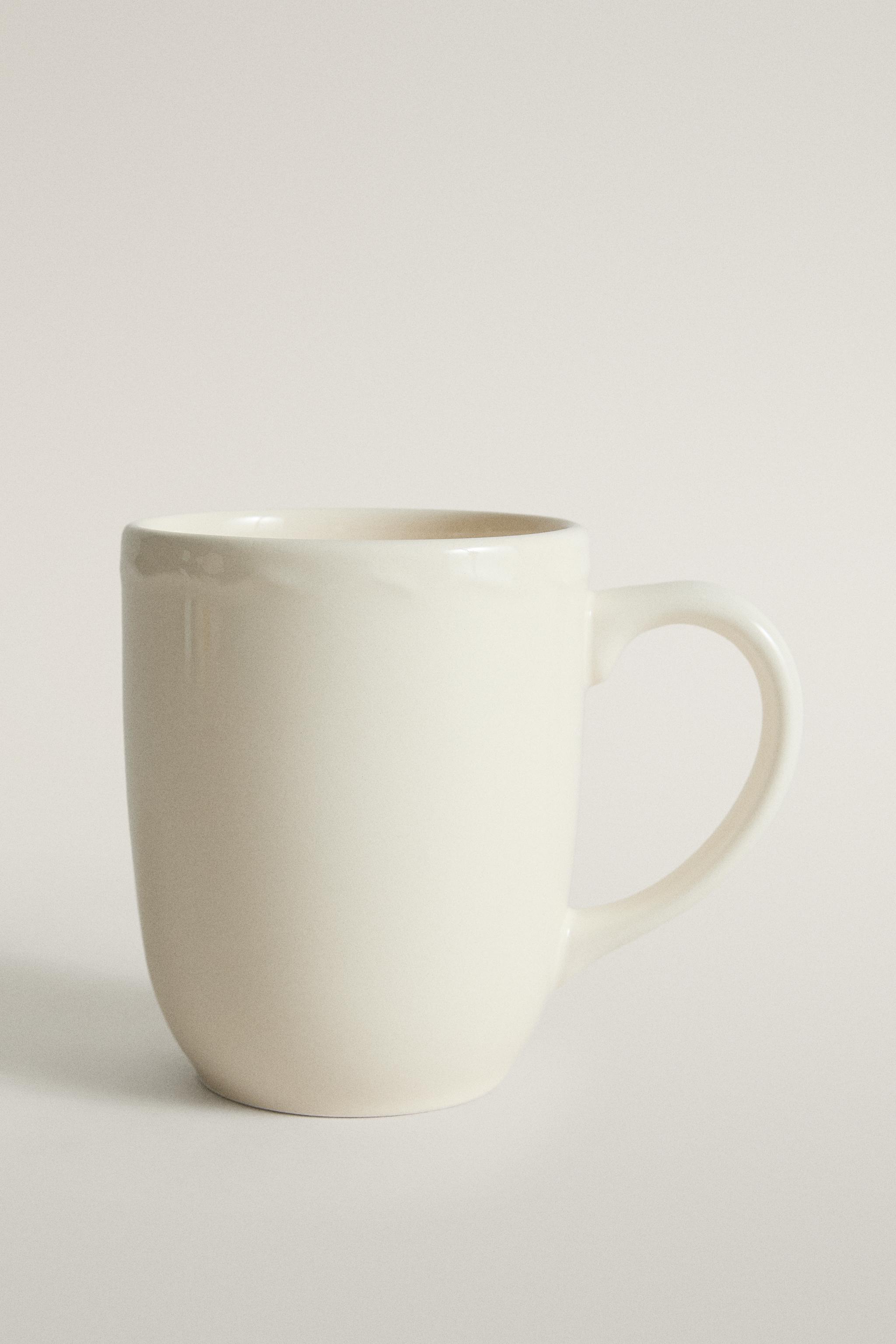 TASSE FAÏENCE BORD RELIEF