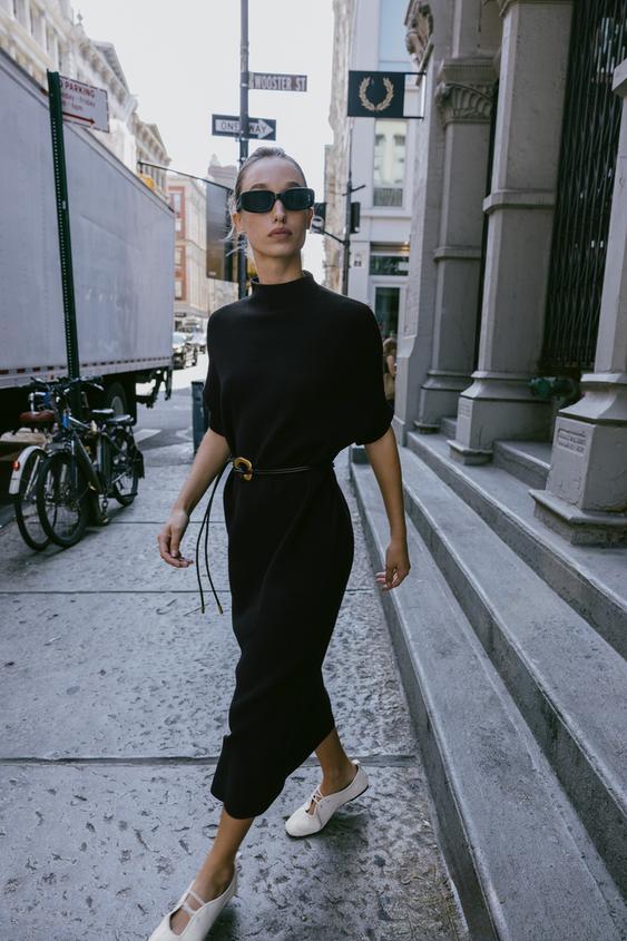 ROBE EN MAILLE AVEC CEINTURE