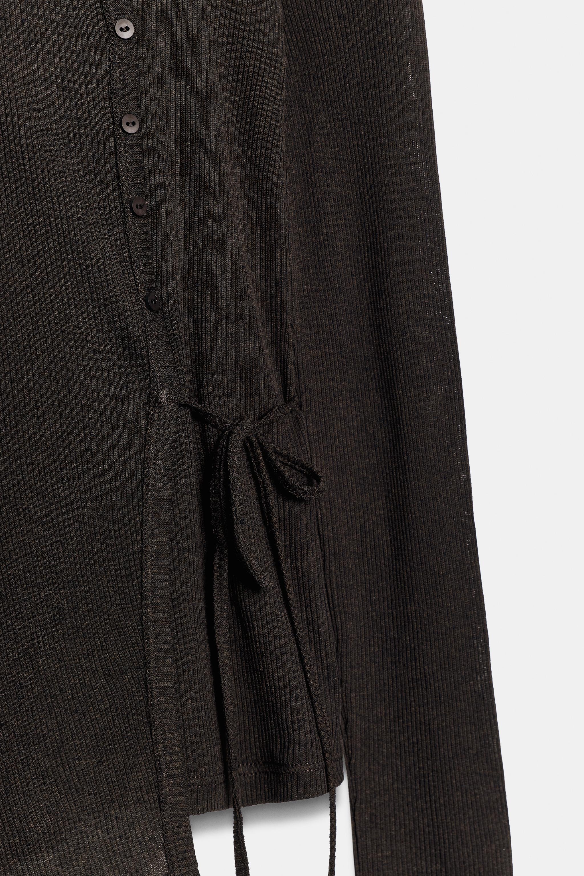 RIBBED BUTTON TIE TOP