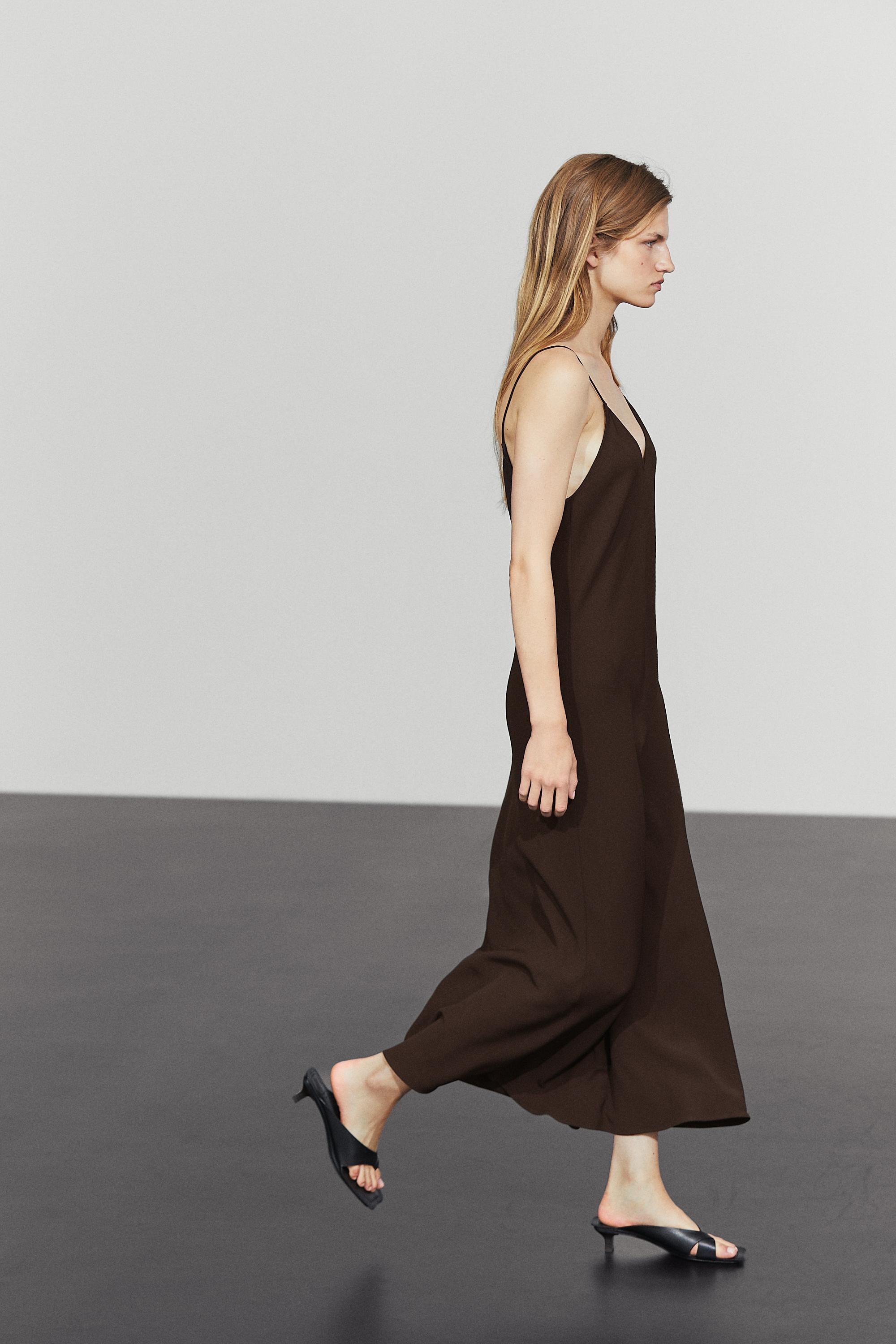Robe midi fluide à bretelles