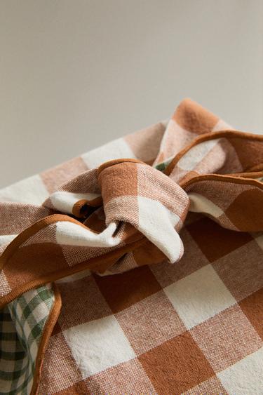 BANDANA RÉVERSIBLE À CARREAUX POUR ANIMAUX - Orange de Zara - Image 3