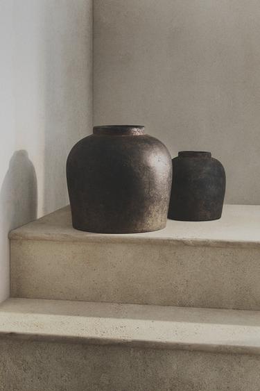 DISTRESSED TEXTURE CERAMIC VASE - Black by Zara