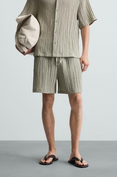 JACQUARD CRINKLE-EFFECT BERMUDA SHORTS - Light green by Zara