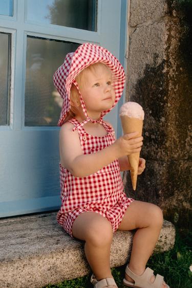 GINGHAM CHECK BUCKET HAT - White / Red by Zara