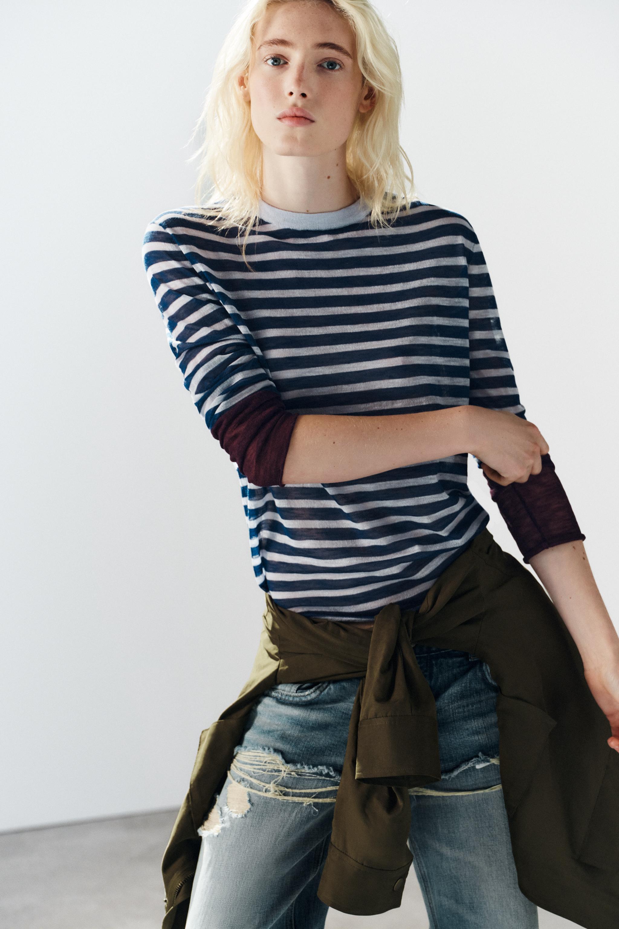 PULL EN MAILLE À RAYURES