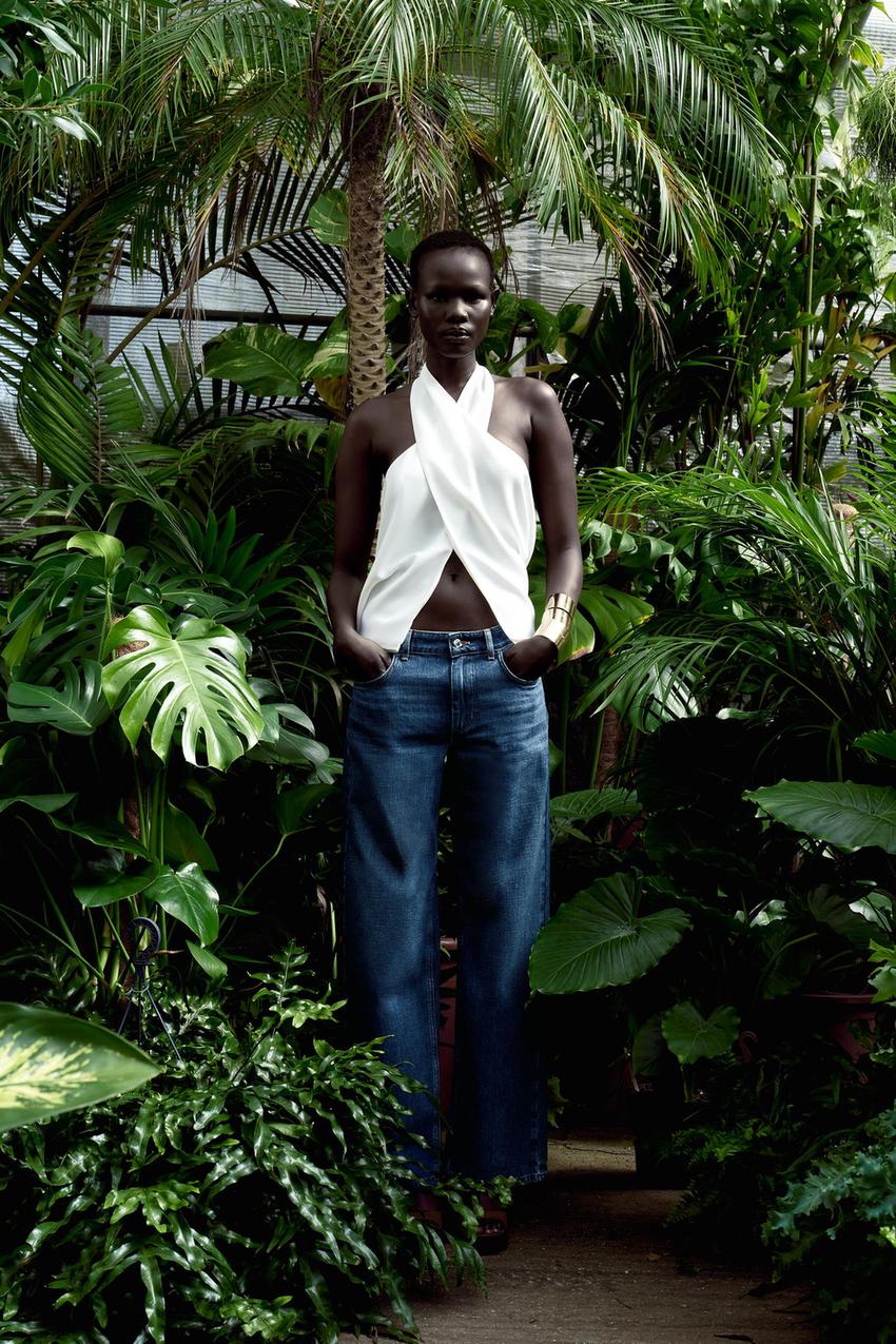 Baggy jeans , my tiny waist ft cute crop tops 🩶✨ Top : @veras_closet_sa  Jeans : @zara Sunnies : @loewe