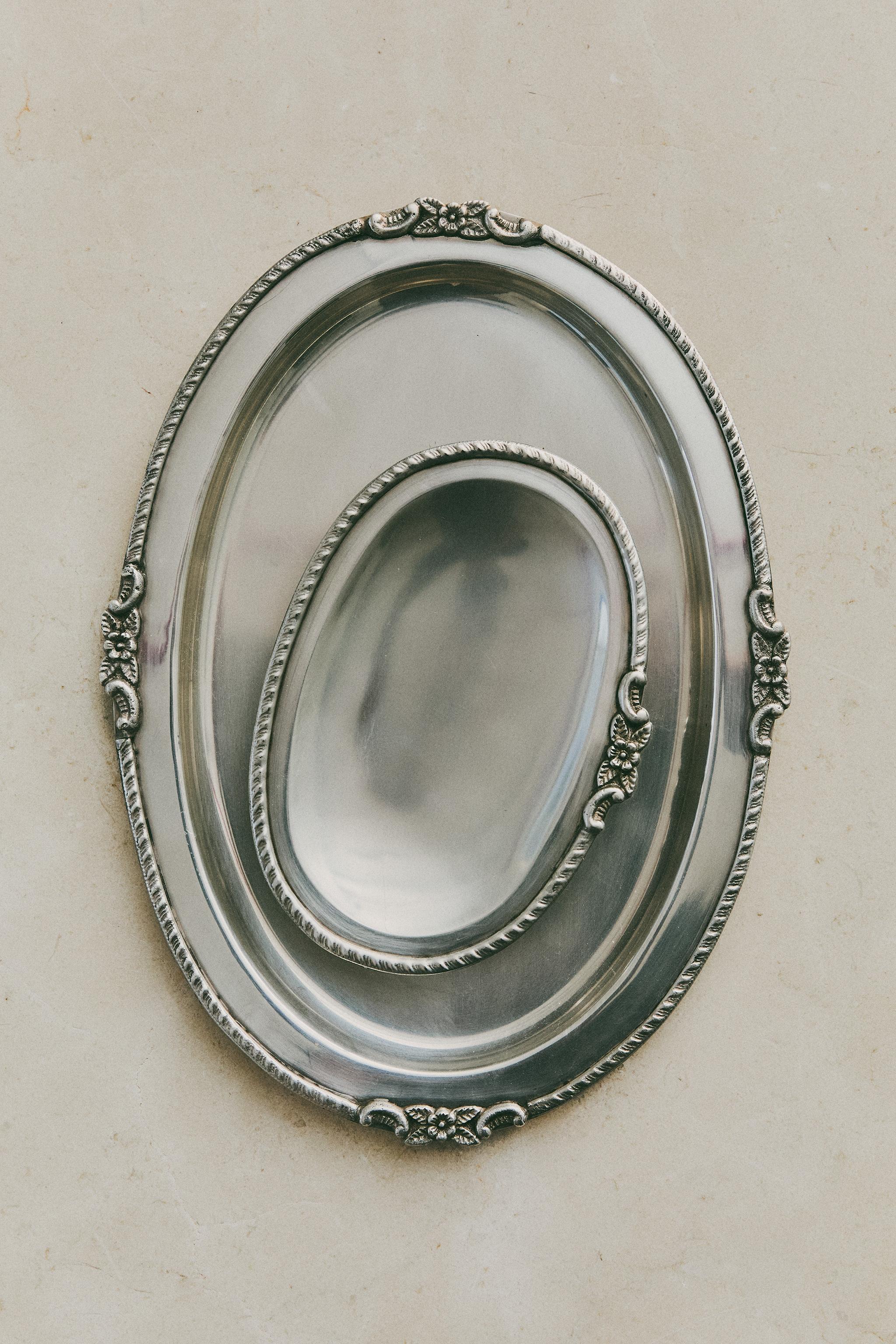 OVAL METAL BATHROOM TRAY