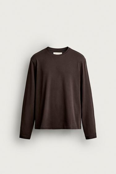 CAMISETA MANGA LARGA REGULAR FIT - Marrón de Zara