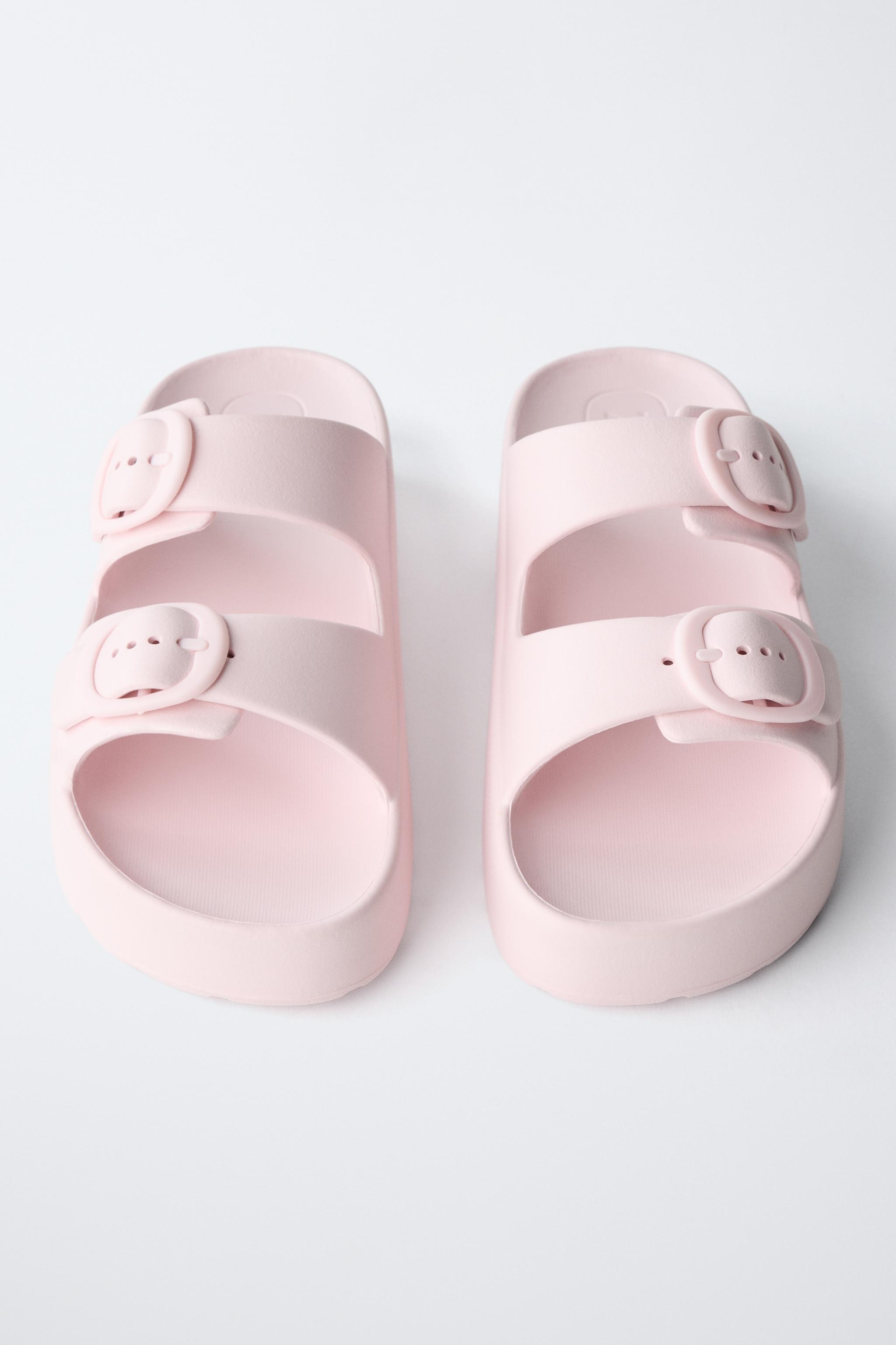 RUBBERIZED BUCKLED SANDALS