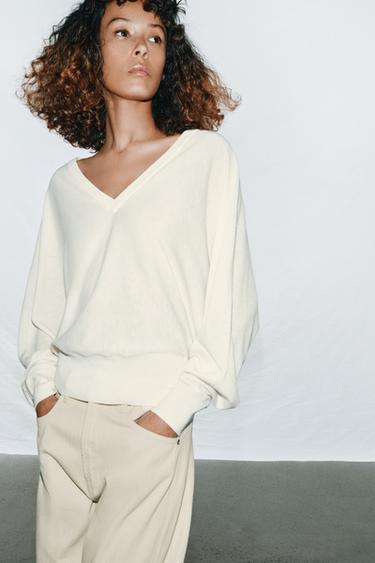 KNIT V-NECK JUMPER - White by Zara