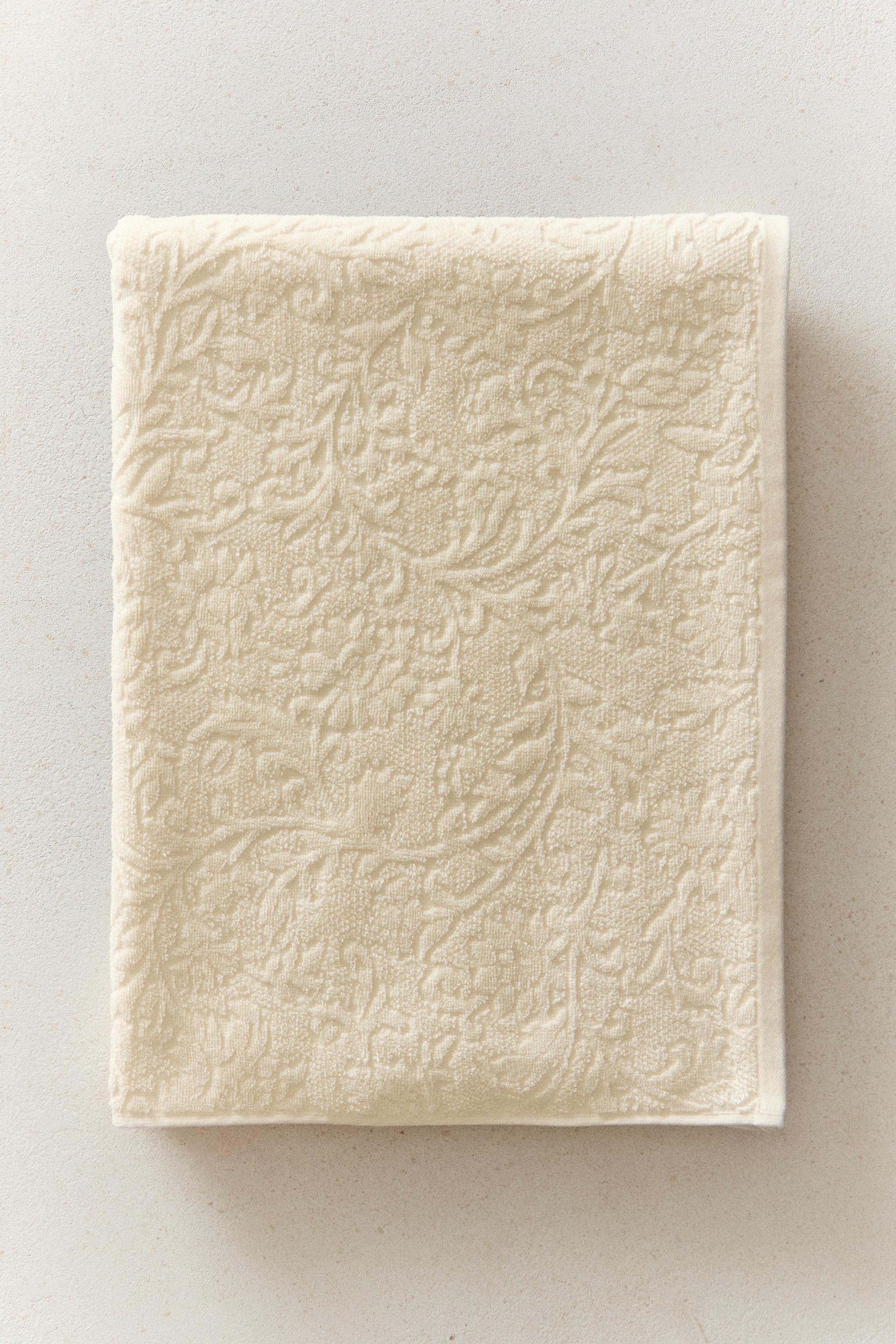 FLORAL JACQUARD BATH TOWEL — Ivory