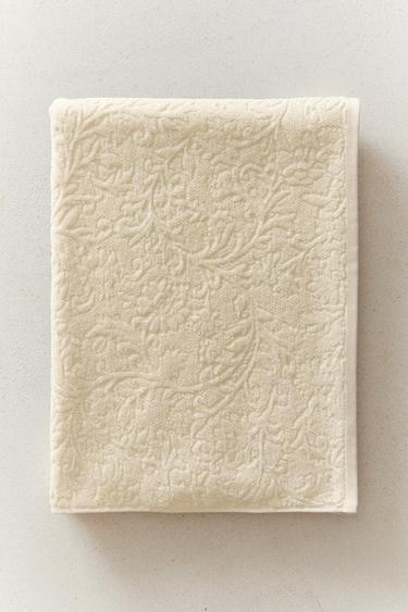 FLORAL JACQUARD BATH TOWEL - Ivory by Zara