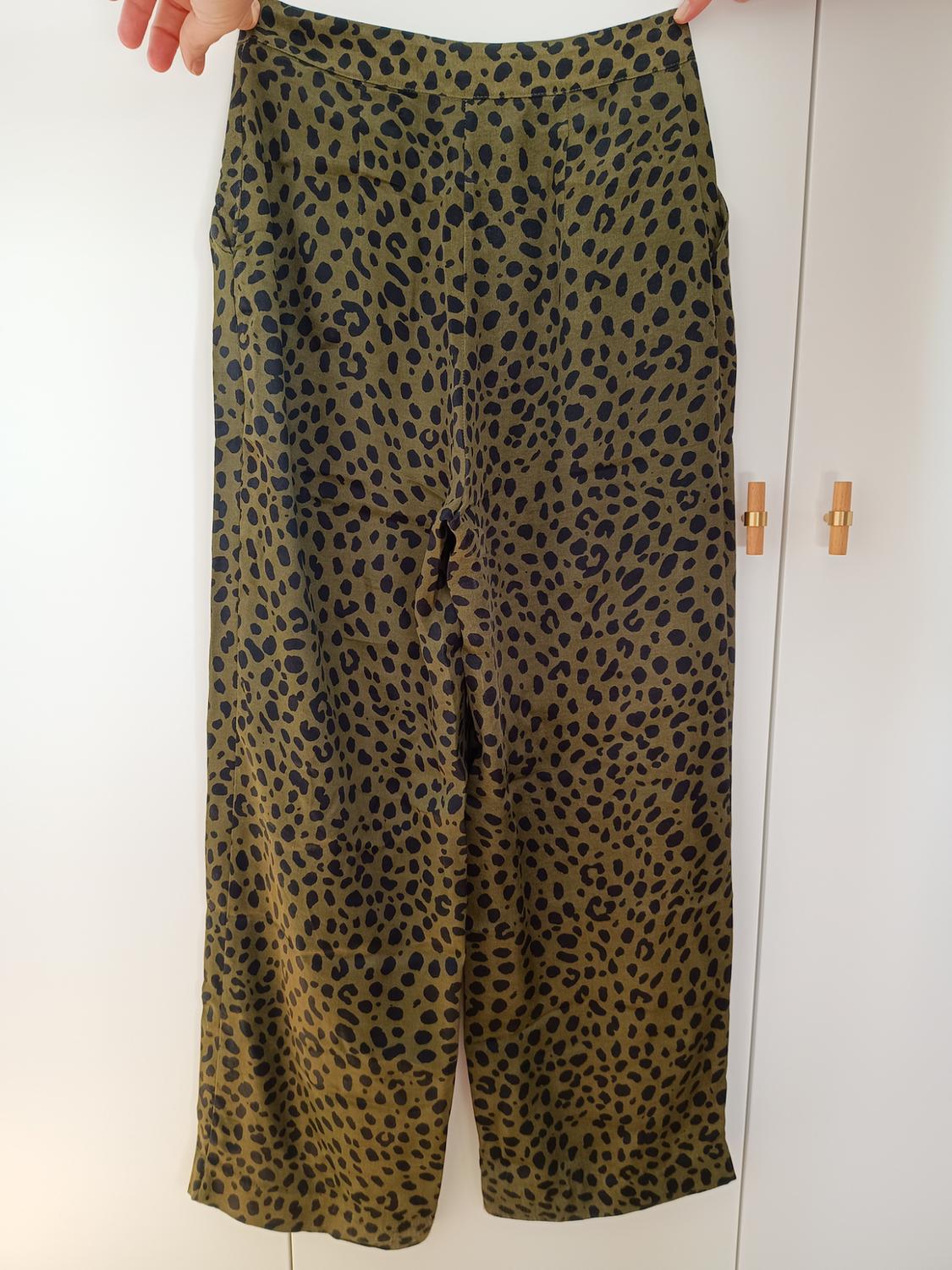 LOOSE-FITTING ANIMAL PRINT TROUSERS - Image 2