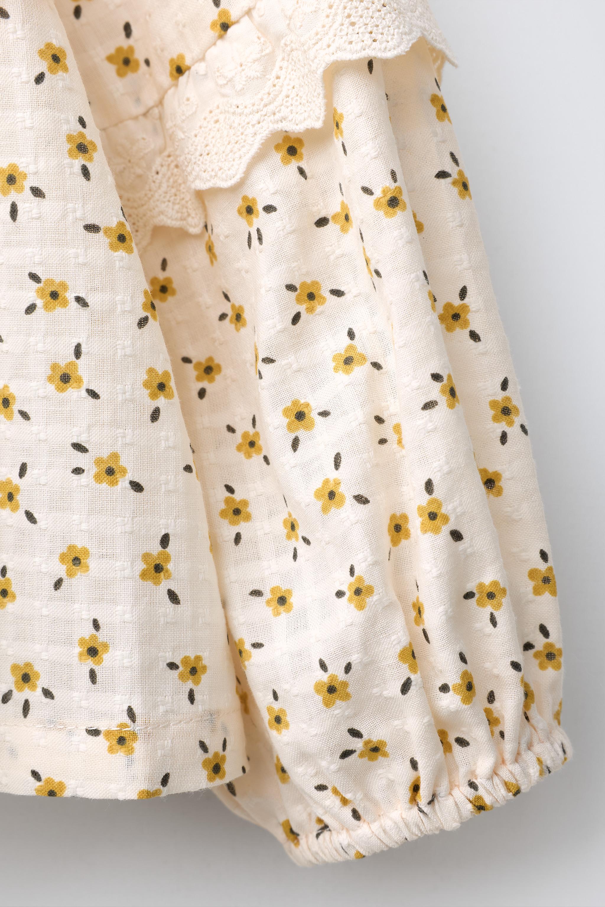 BLOUSE À FLEURS VOLANT DENTELLE