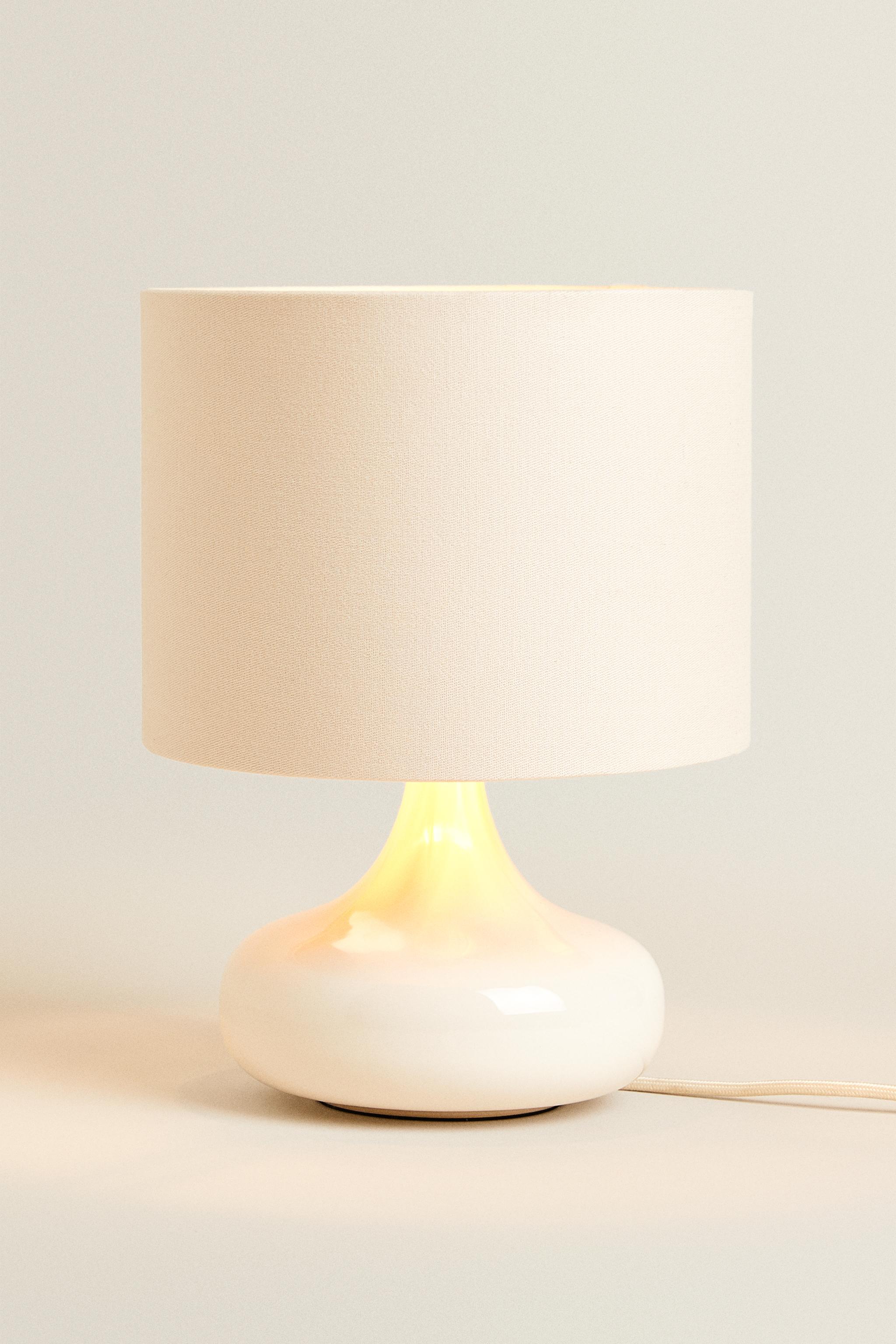CERAMIC BASE TABLE LAMP
