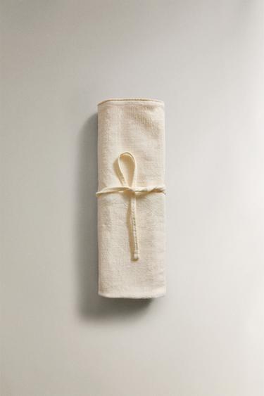 NECESER PARA BROCHAS DE MAQUILLAJE - Marfil de Zara