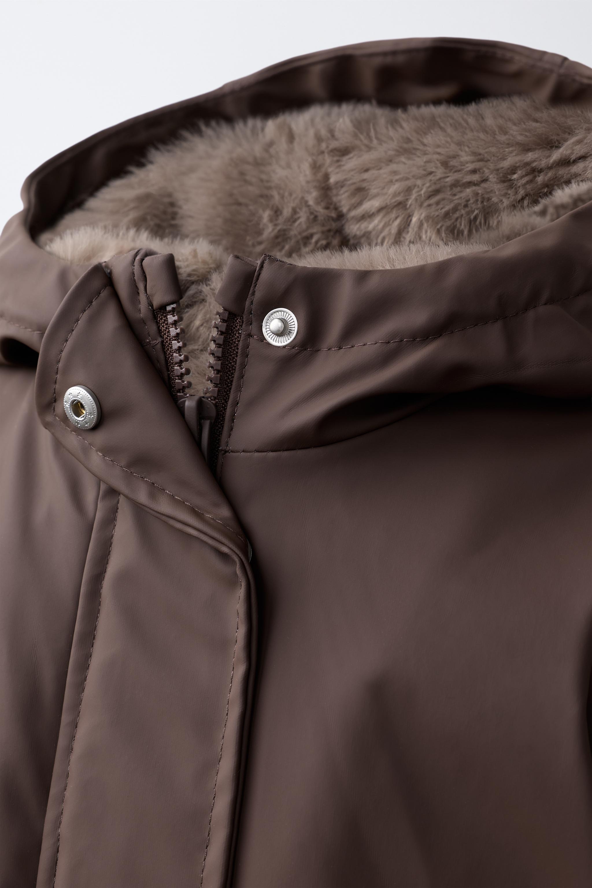 Детские куртки Zara WATER-REPELLENT RUBBERIZED FAUX-FUR LINED RAINCOAT — фото 6