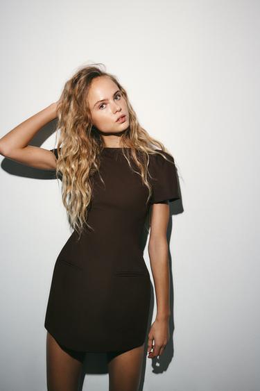 VESTIDO CORTO PLIEGUES BOLSILLOS - Marrón de Zara