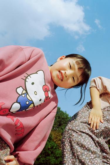 SWEATSHIRT MET HELLO KITTY © SANRIO PRINT - Donkerroze van Zara