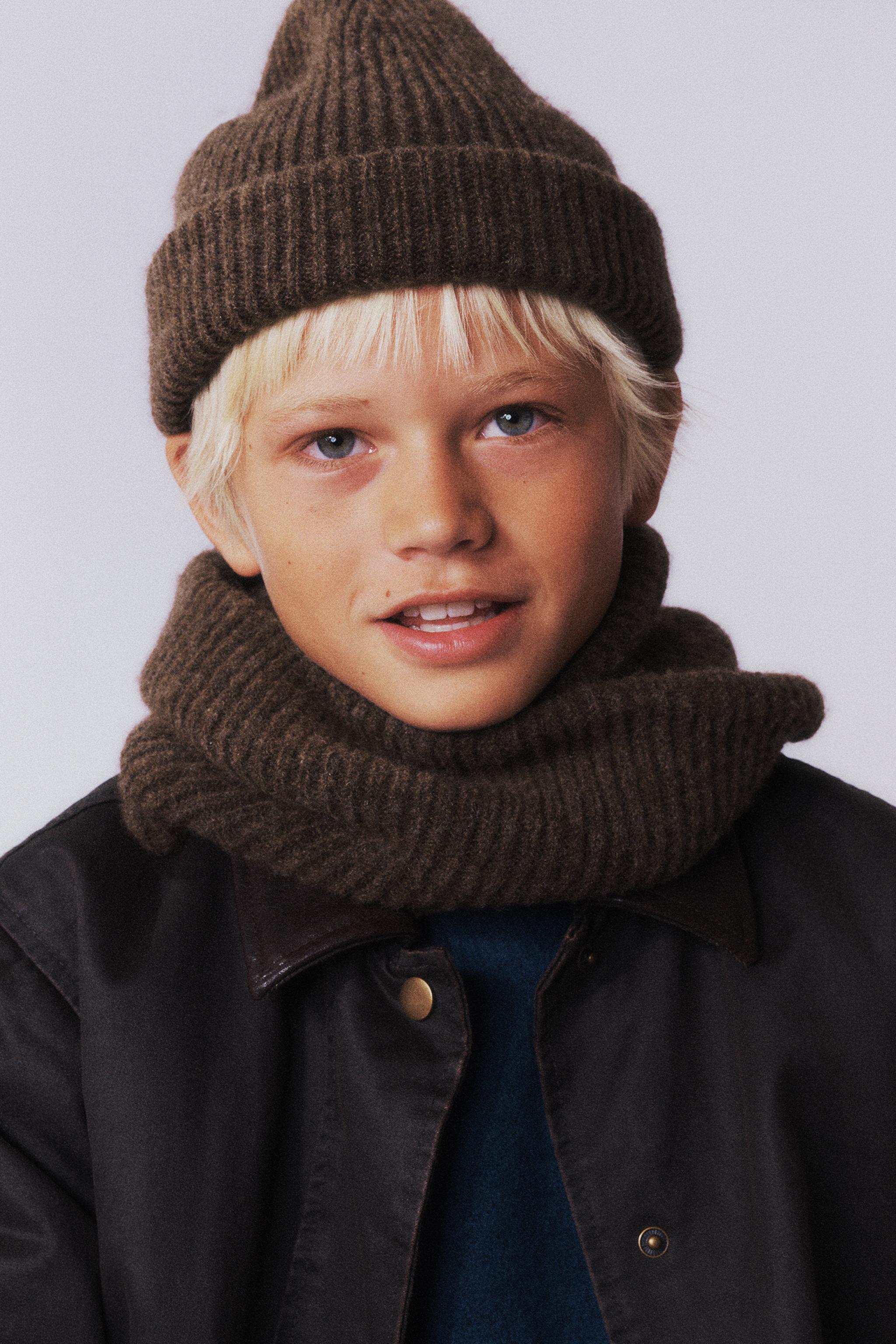 CROSSOVER KNIT NECK WARMER