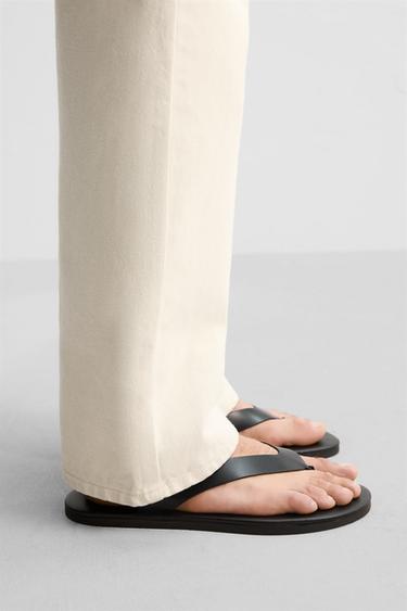 SANDALIA TIRAS - Negro de Zara - Imagen 0
