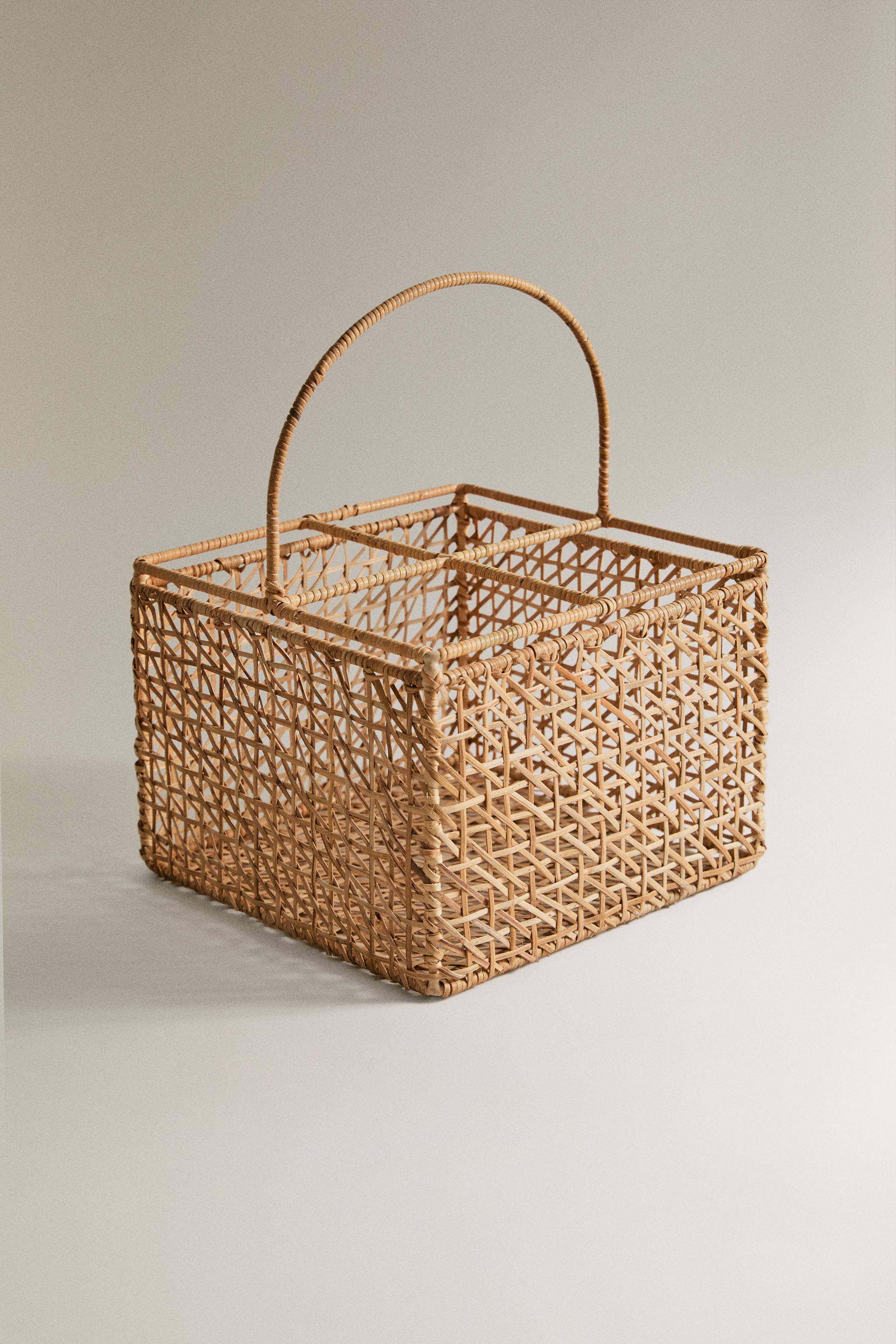 RATTAN BOTTLE STAND WITH HANDLE — Light beige
