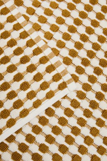 TAPIS DE BAIN TEXTURÉ WAFFLE - Curry de Zara - Image 2