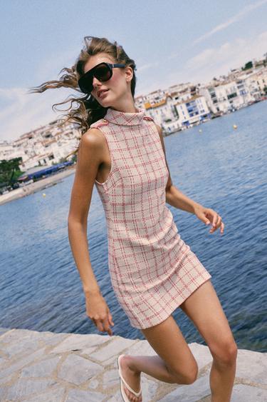 VESTIDO CORTO ESTRUCTURA - Blanco / Rosa de Zara