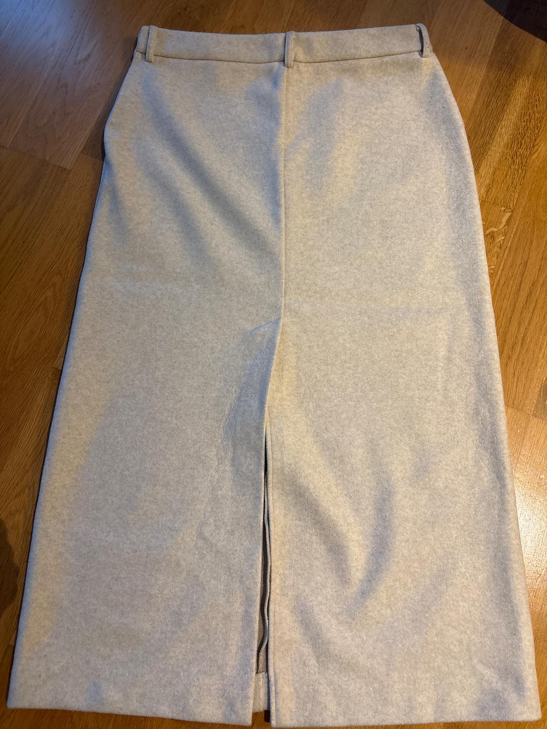 SOFT KNITTED FABRIC SKIRT WITH SIDE ZIP AND BACK SLIT - Image 2
