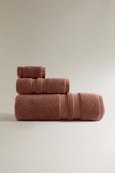 EXTRA SOFT DOUBLE BORDER BATH TOWEL - dark russet by Zara - Image 0