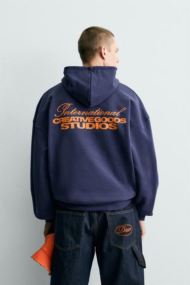 SWEATSHIRT MET TEKSTEN EN CONTRASTERENDE CAPUCHON - Marineblauw van Zara