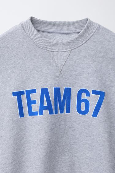 SWEATSHIRT MIT „TEAM SIX SEVEN“-PRINT - Grau meliert von Zara
