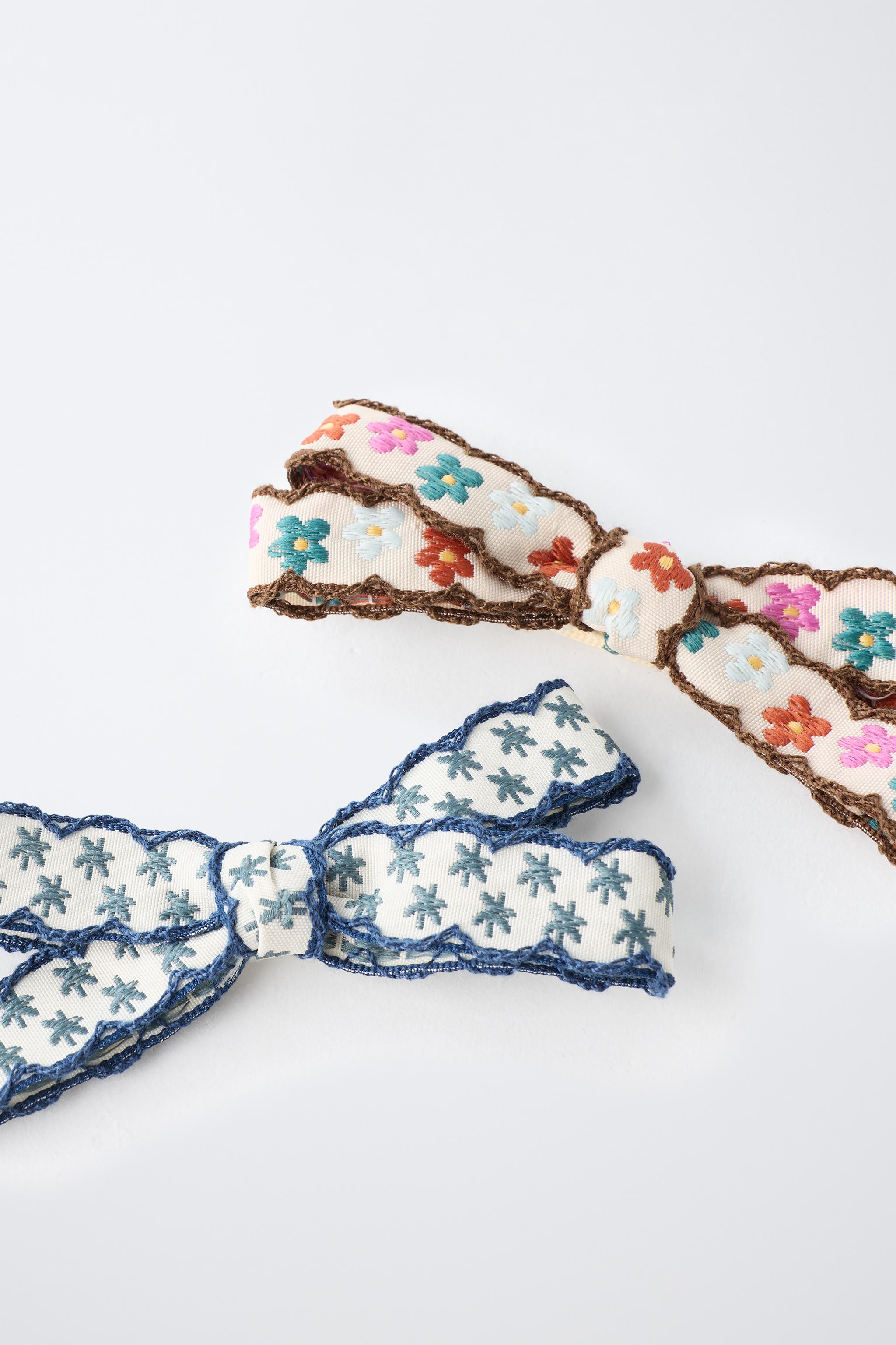 Детские аксессуары Zara TWO-PACK OF EMBROIDERED BOW HAIR CLIPS — фото 4