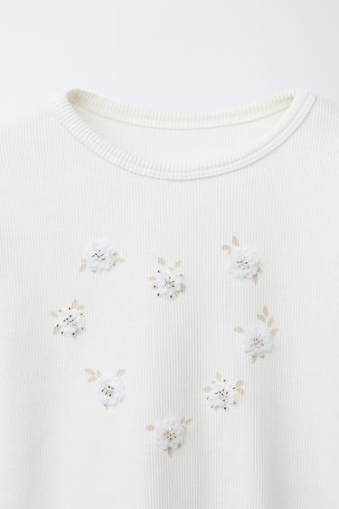 T-SHIRT AVEC APPLIQUÉ FLEURS - Blanc cassé de Zara - Image 2