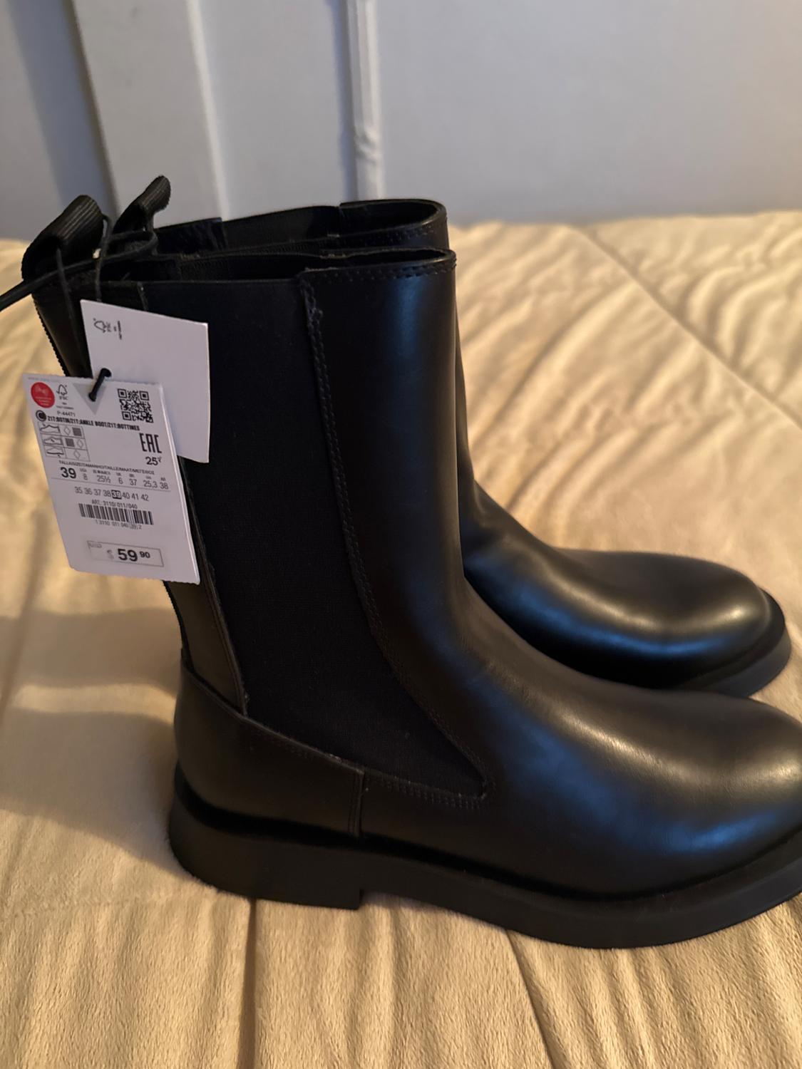 BLACK LEATHER BOOTS - Image 3