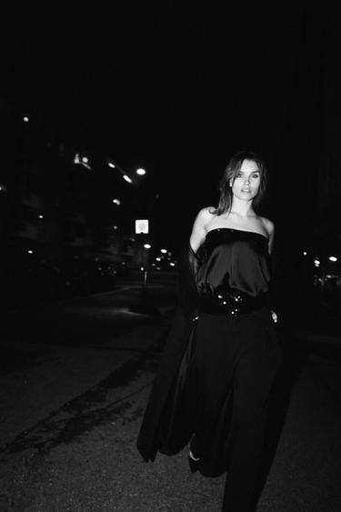 TOP PALABRA DE HONOR COMBINADO LENTEJUELAS - Negro de Zara