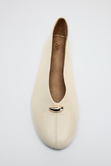 LEATHER BALLERINAS WITH METAL APPLIQUÉ — Ecru White 1