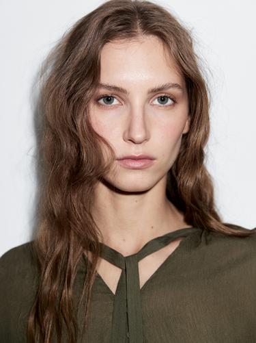Blusa capa detalle lazadas - Verde oscuro de Zara