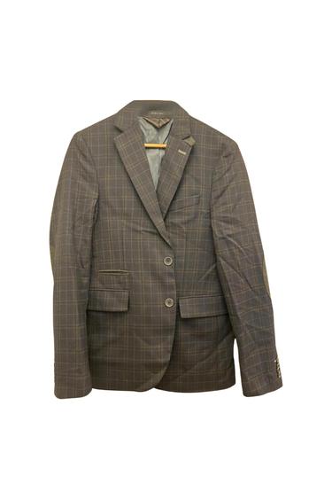 Front view of a checked jacket with lapels, two buttons and flap pockets.