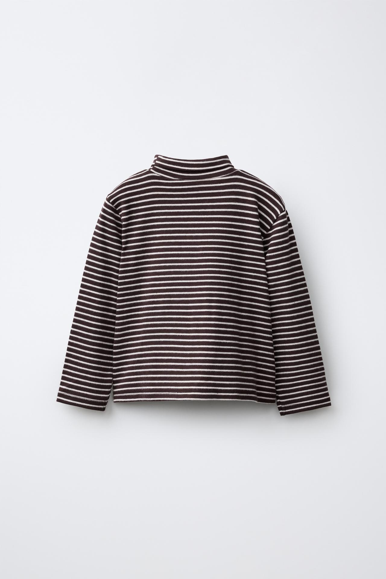 STRIPED TURTLENECK T-SHIRT — Chocolate brown