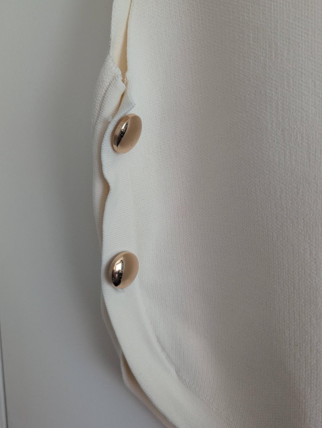 KNIT TOP WITH SIDE BUTTONS - Image 3