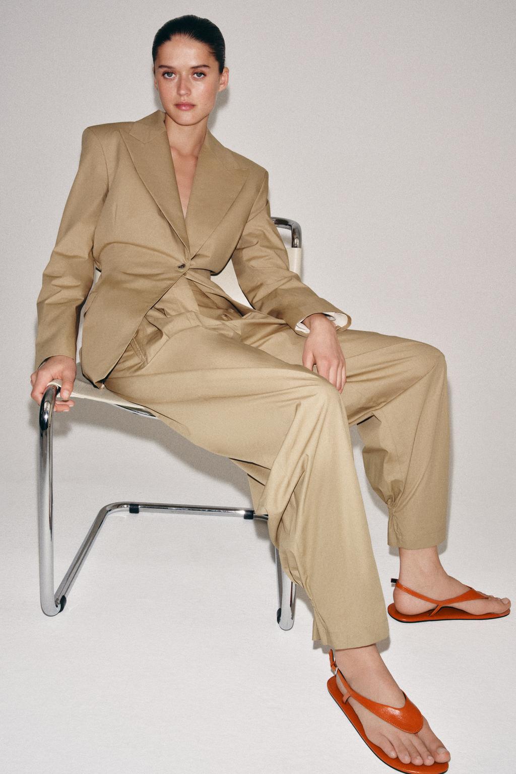 LIMITED EDITION FLAT LEATHER SANDALS - image 3