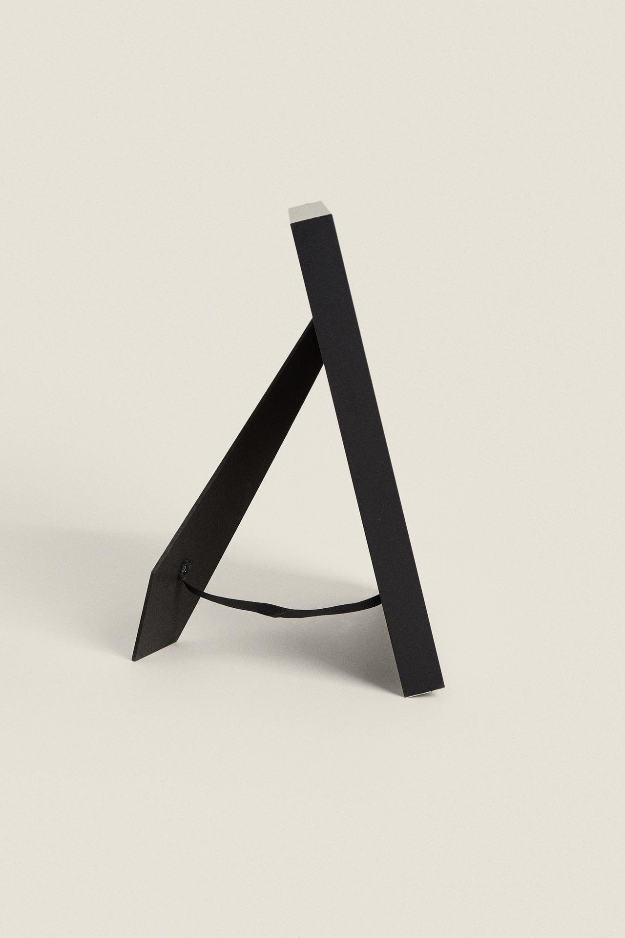 BLACK METAL PICTURE FRAME — Black